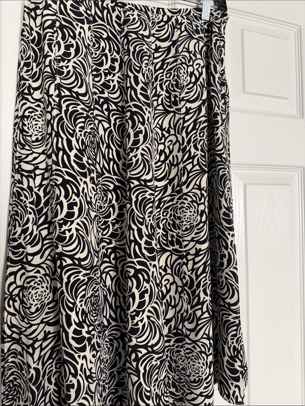 Ellen Tracy Silk Black & Cream Floral A-Line Skirt